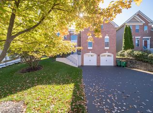 606 Creekside Ln, Fishkill, NY 12524