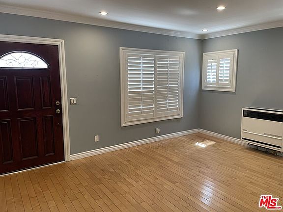 4th image of 713 W 49th Pl