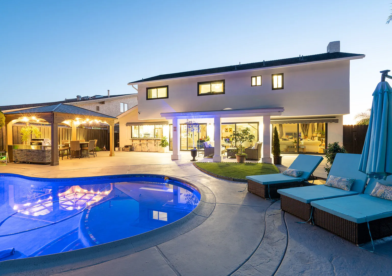 Stunning New Designer Home Better than 5* Hotel — Photo 1