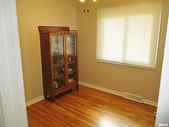 4th image of 1214 Hillside Dr