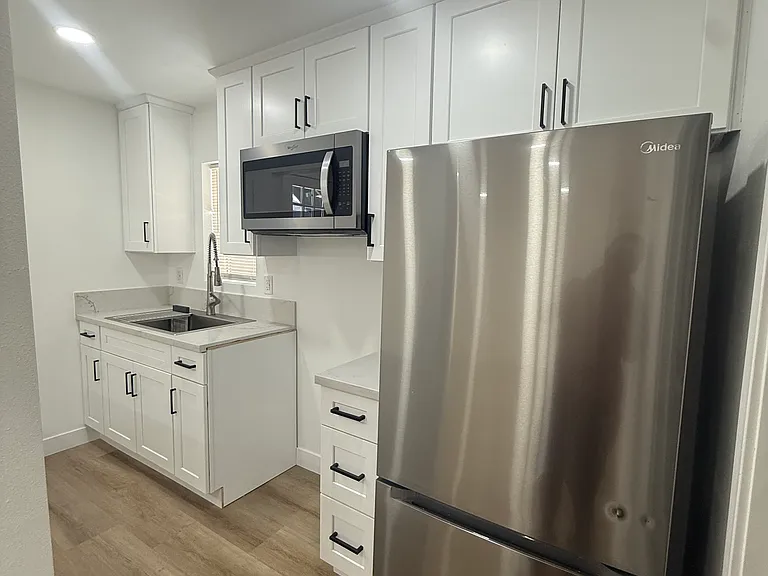 13407 Helen St #B — Photo 8