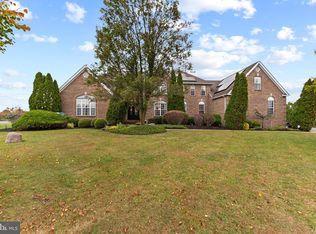 8 Sherwood Ln, Columbus, NJ 08022