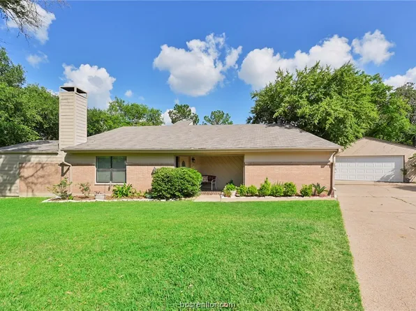 2502 Briarwood Cir, Bryan, TX 77802