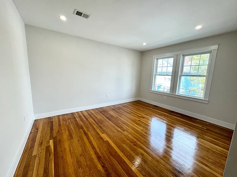 72 Belden St #2L — Photo 5