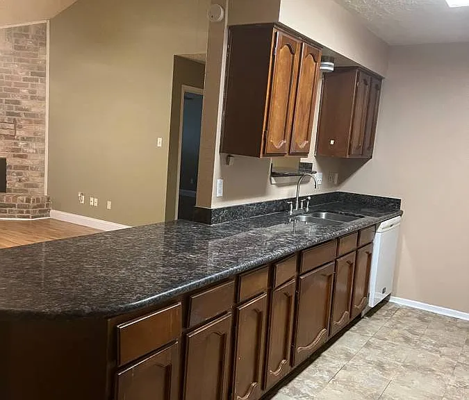 8306 Windy Creek Dr — Photo 13