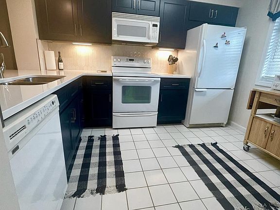 5th image of 32 Marina Point Dr