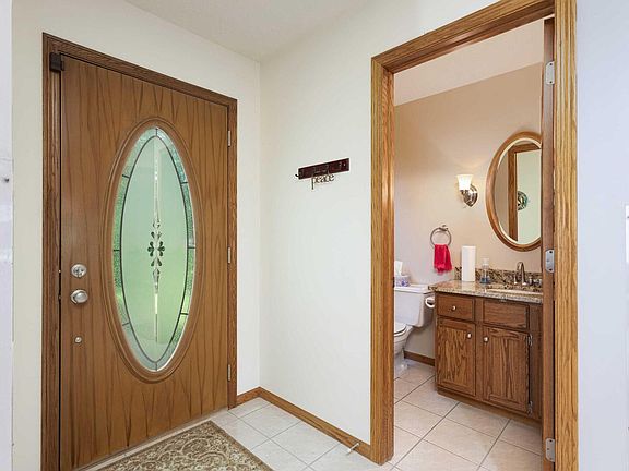 5th image of 3434 Valley Dr
