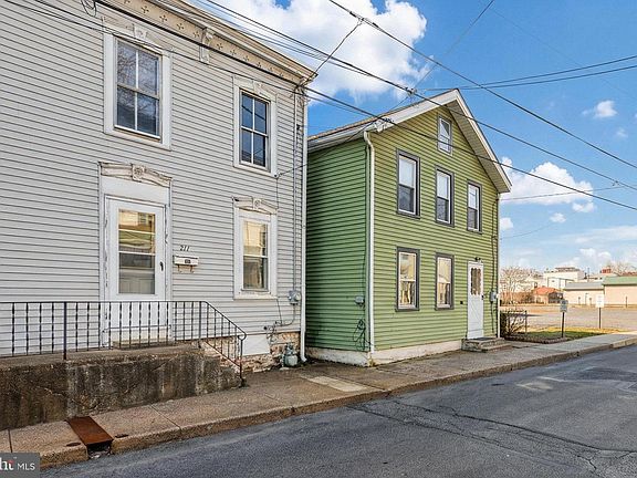 4th image of 211 Washington St