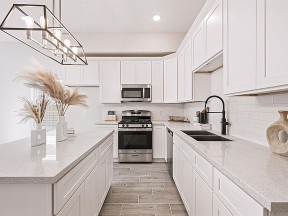 4th image of 6111 Haight St