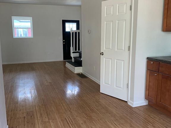 3rd image of 1412 N Vogdes St