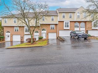 545 Lakewood Dr, Monroeville, PA 15146
