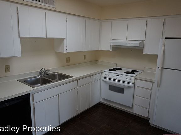 3rd image of 4511 E Cooper St