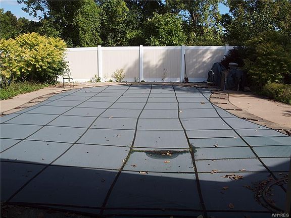 3rd image of 7220 Colonial Dr