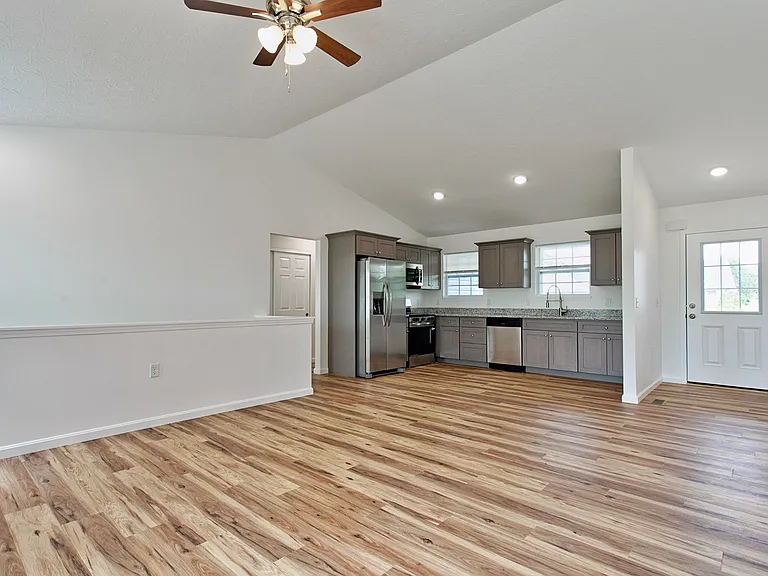 128 Kelly Dr — Photo 5