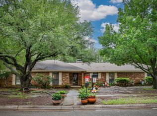 2002 Everglade Dr, Gainesville, TX 76240