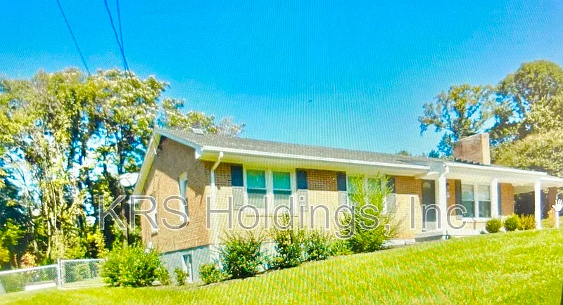 4 bed, 3.0 bath, 2603 sqft, $2,095 — Photo 4
