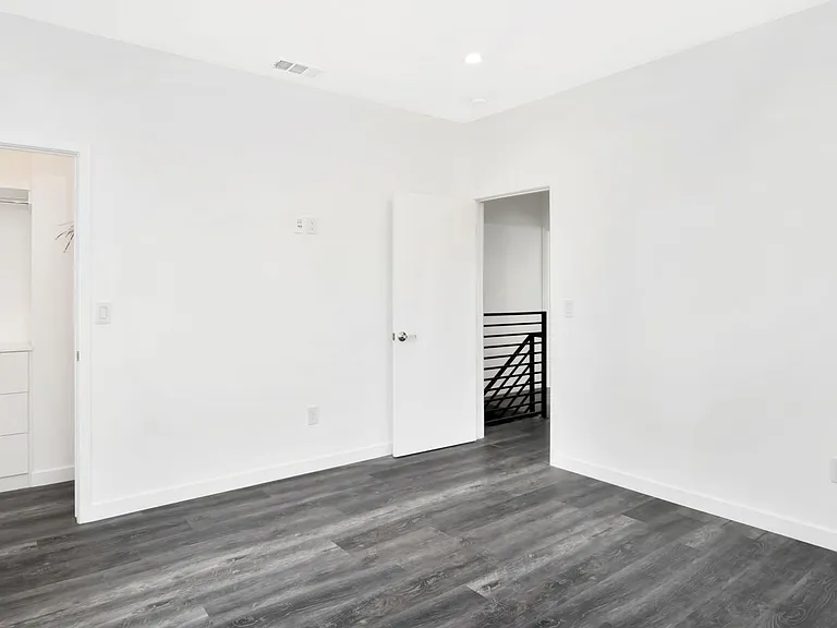 10926 1/2 Hesby St — Photo 2