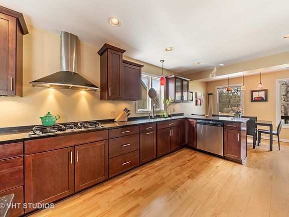 5th image of 161 Oakwood Dr
