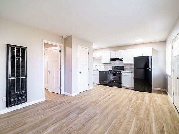 3rd image of 1075 Oak St Unit D