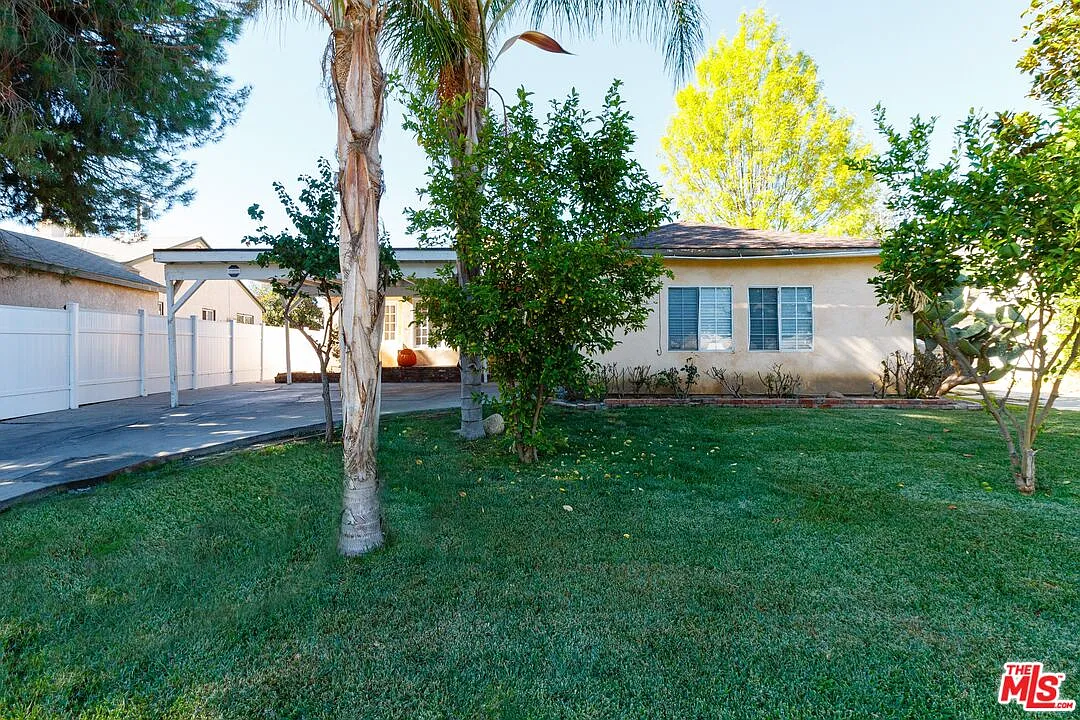 6 bed, 3.0 bath, 1562 sqft, $5,495 — Photo 2