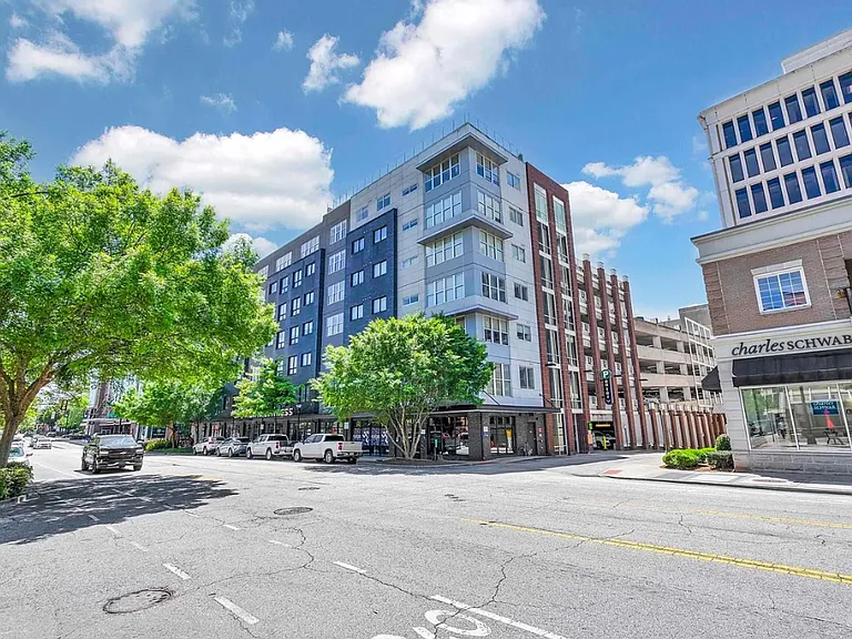 100 E Washington St #25 — Photo 2