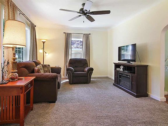3rd image of 1137 Wilson Ave
