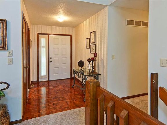 3rd image of 501 NE Bordner Dr
