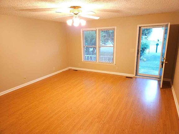 2nd image of 1119 Victoria Dr
