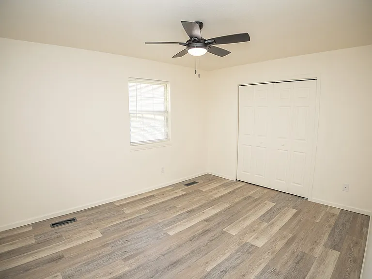 325 S Summit Dr #A — Photo 27