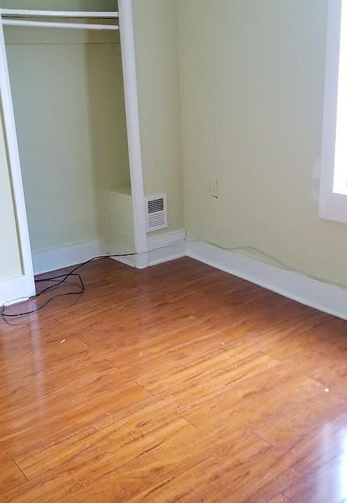 2nd image of 6XX E Thayer St