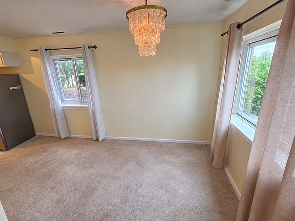 3rd image of 1761 W Algonquin Rd APT 1B