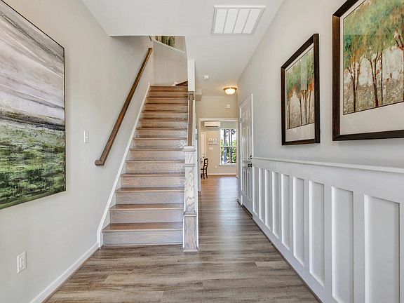 10414 Ridgefield Pkwy Henrico-large-002-6-Foyer-1500x1000-72dpi