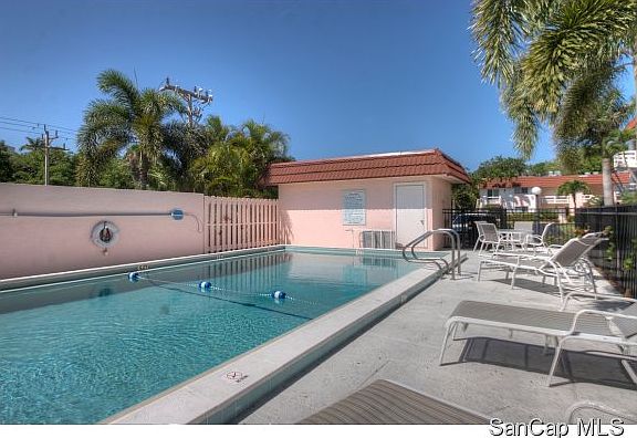5th image of 1610 Middle Gulf Dr Unit B2