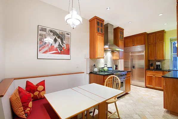 Sold by Compass | media 25