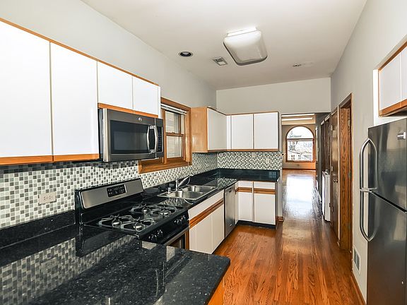 2nd image of 3713 N Janssen Ave #3D