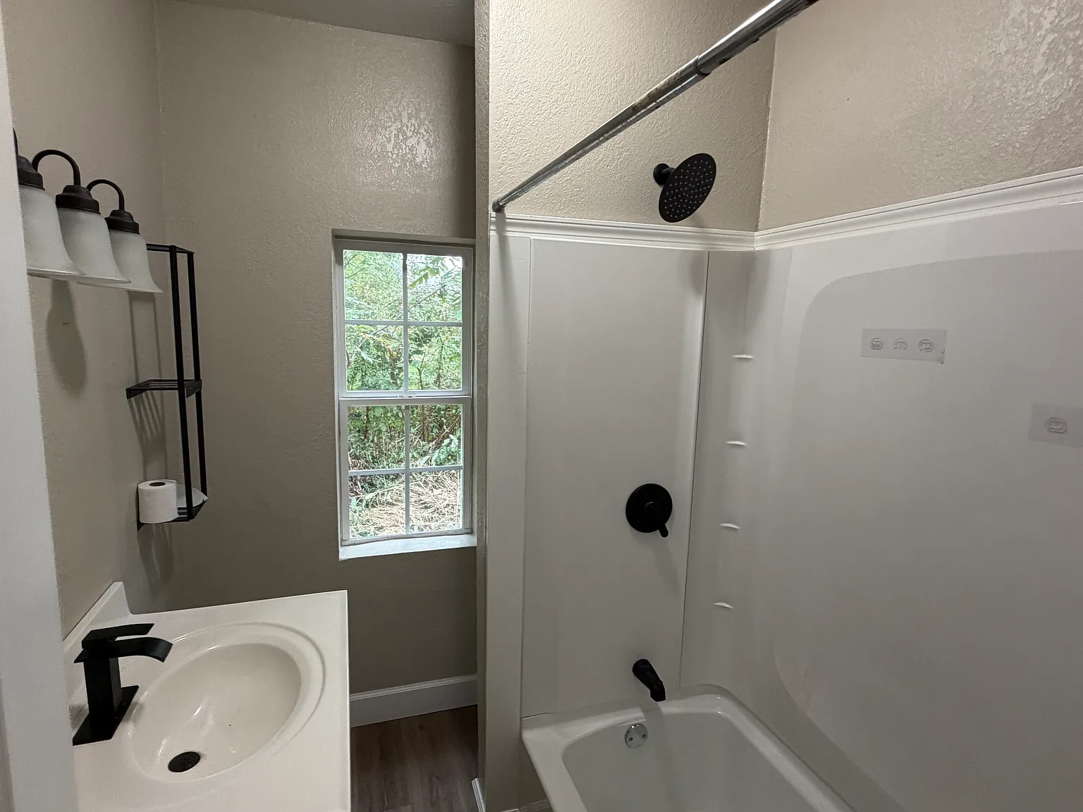 2 bed, 1200 sqft, $750 — Photo 2