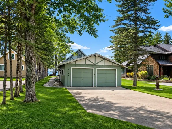 10799 E Houghton Lake Dr, Houghton Lake, MI 48629