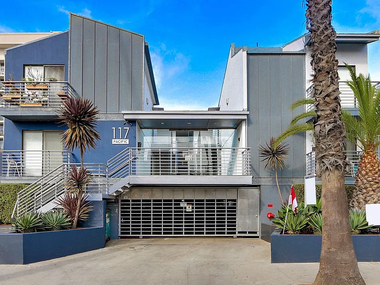 117 Pacific St. in Sant Monica - 1 block to the beach and Main St! — Photo 29