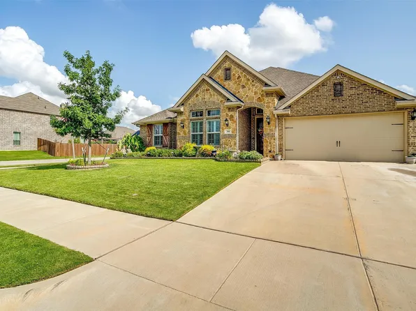 300 Cattlemans Trl, Saginaw, TX 76131