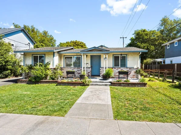 216 2nd Street, Healdsburg, CA 95448