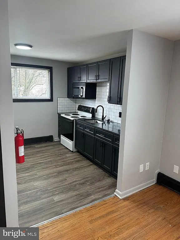 2 bed, 1050 sqft, $1,900 — Photo 4