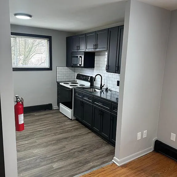 517 Morgan Ave #6 — Photo 4