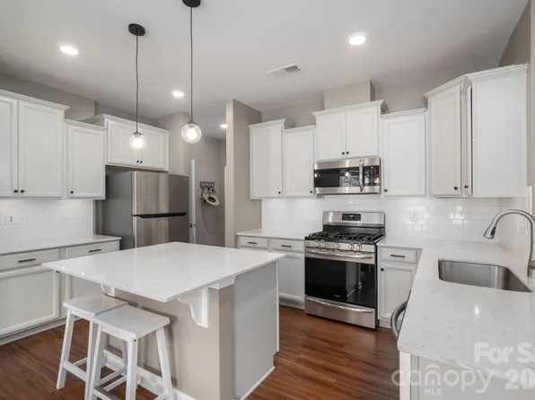 2643 Swamp Chestnut Oak Ln, Gastonia, NC 28056