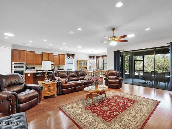 3rd image of 436 River Run Blvd