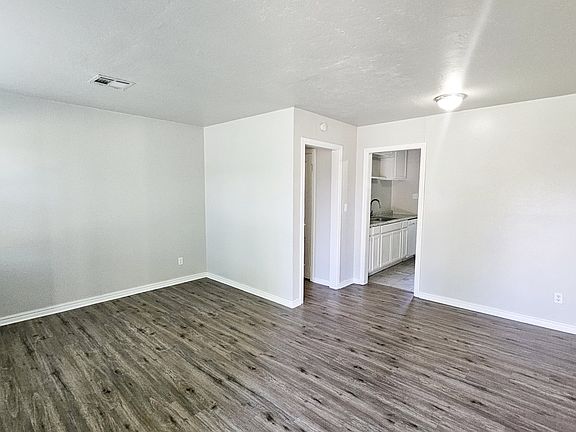 3rd image of 2132 Churchill Pl