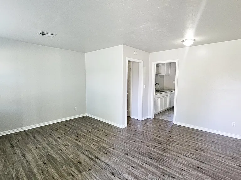 2132 Churchill Pl — Photo 3