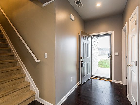 5th image of 708 Amanda Ct