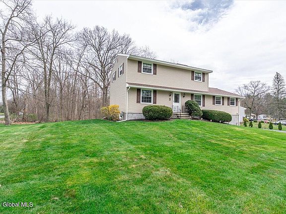 3 Bayberry Drive, Halfmoon, NY 12065 | Zillow