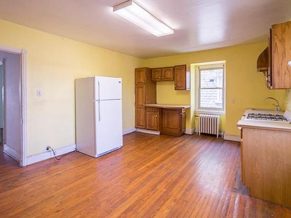 EAT-IN KITCHEN