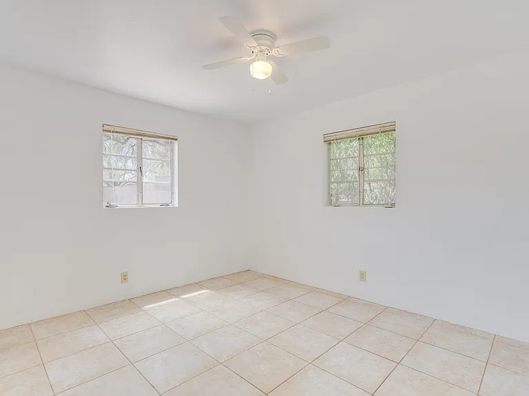 1120 E Waverly St — Photo 17
